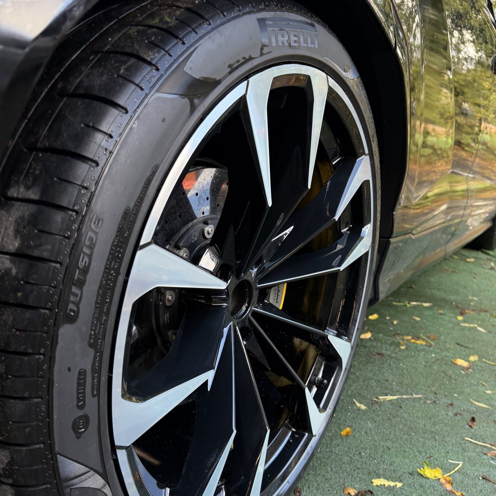 Refurbished diamond cut alloy wheel refitted to the car by Vantom